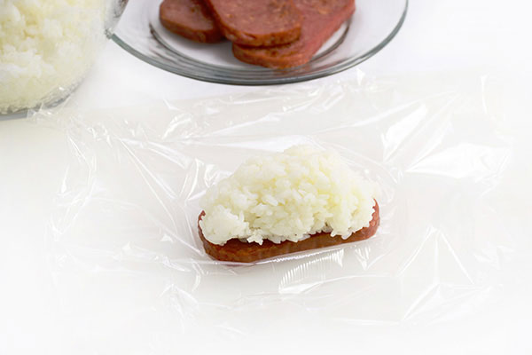 
              Spam® <i>Musubi</i> Step 13
      	