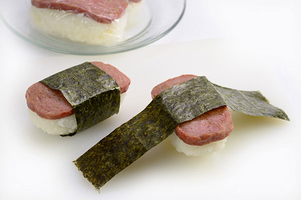 
              Spam® <i>Musubi</i> Step 15
      	