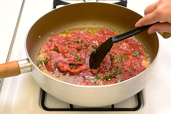 
              Fresh Pasta Marinara Step 8
      	