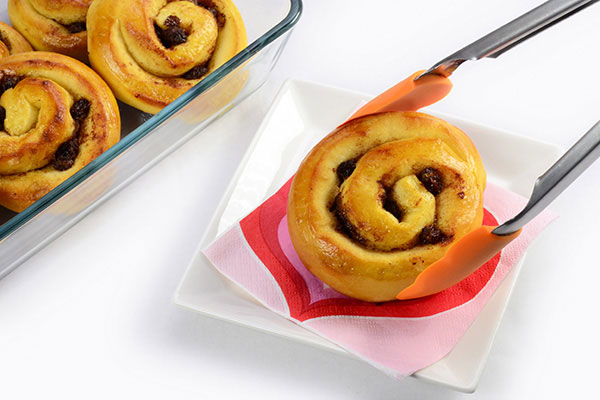 
              Sinful Cinnamon-Raisin Rolls Step 7
      	