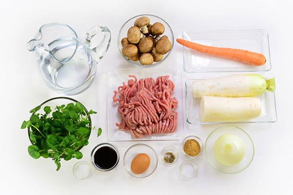 
            	<i>Daikon</i> Pork Layered Hot Pot  Ingredients
      	