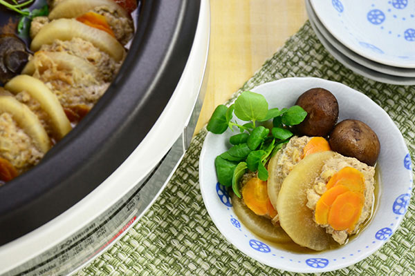 
              <i>Daikon</i> Pork Layered Hot Pot Step 9
      	