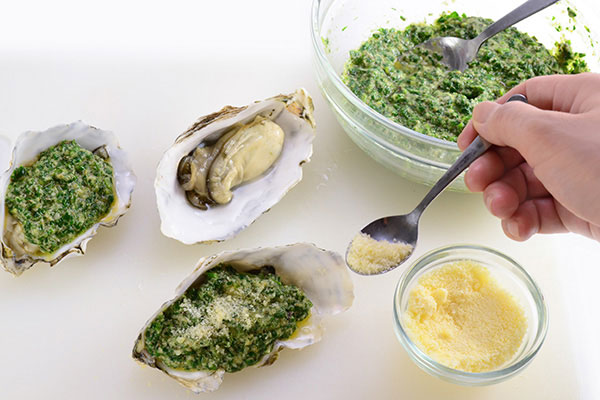 
              Oysters Rockefeller Step 2
      	