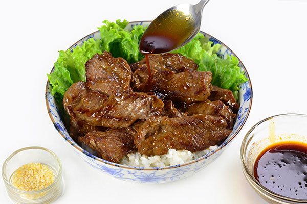 
              <i>Yakiniku-Donburi</i> (Grilled Beef Bowl) Step 7
      	