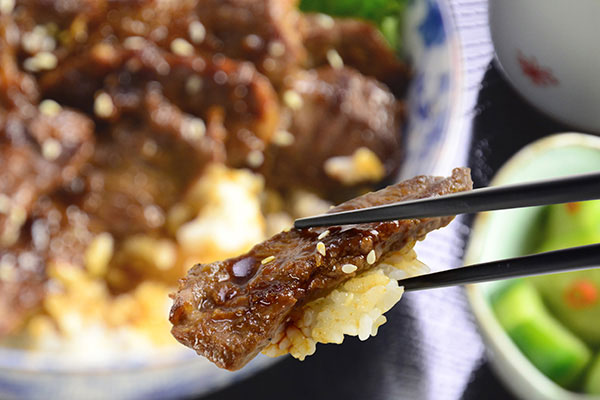 
              <i>Yakiniku-Donburi</i> (Grilled Beef Bowl) Step 8
      	