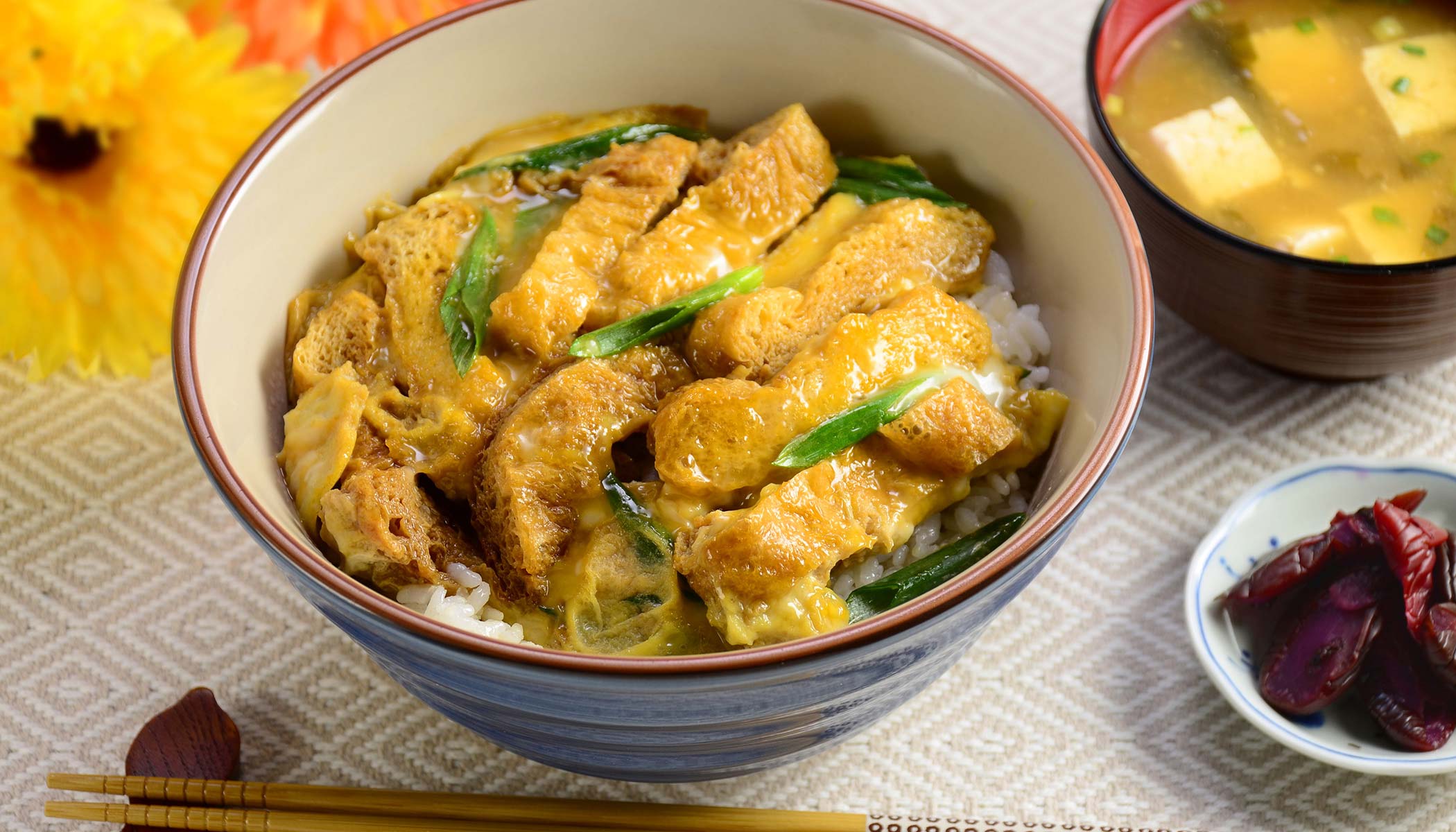 Zojirushi Recipe – <i>Kitsune-Donburi</i> (Fried Bean Curd and Egg Bowl)