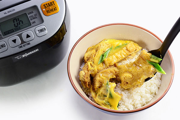 
              <i>Kitsune-Donburi</i> (Fried Bean Curd and Egg Bowl) Step 8
      	