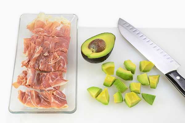 
              Avocado Prosciutto Summer Pasta Step 9
      	