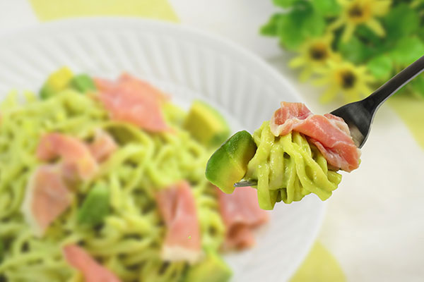 
              Avocado Prosciutto Summer Pasta Step 11
      	