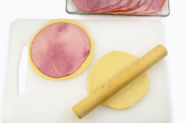 
              Ham and Corn Mayo Buns Step 3
      	