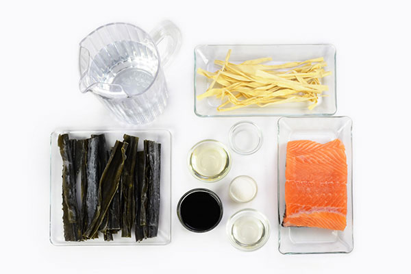 
            	Salmon <i>Kobumaki</i> (Kelp Rolls)  Ingredients
      	