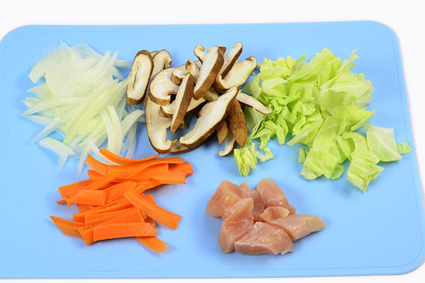 
              <i>Shiitake</i> Mushroom and Tofu Noodle Soup Step 4
      	