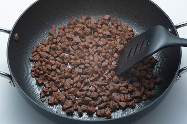 
              Garlic Flavored Beef <i>Yakimeshi</i>, Stir-Fried Rice Step 5
      	