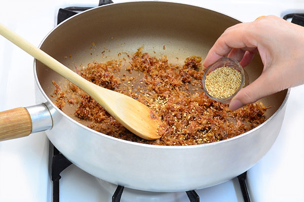 
              <i>Furikake</i> (Rice Sprinkles) Step 4
      	