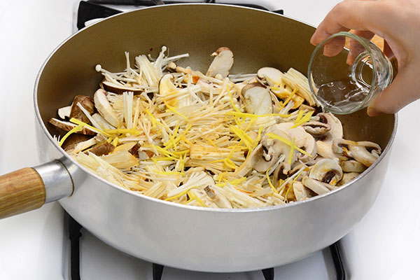 
              <i>Kinoko no Tsukudani</i> (Mushroom Rice Topping) Step 3
      	