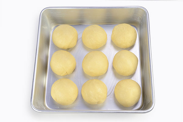 
              Soft Dinner Rolls Step 7
      	