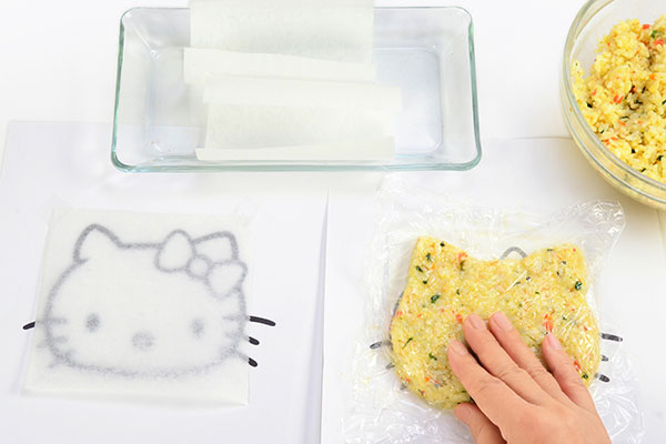 
              Hello Kitty Rice Pizza Step 7
      	