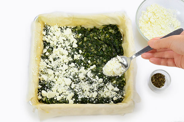 
              <i>Spanakopita</i> (Spinach and Cheese Pie) Step 7
      	