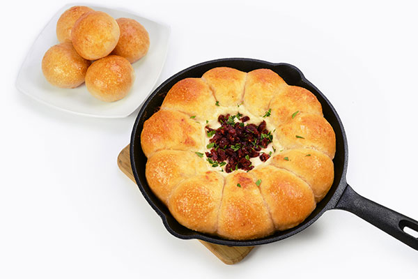 
              Skillet Bread with Cranberry Cheese Dip Step 7
      	