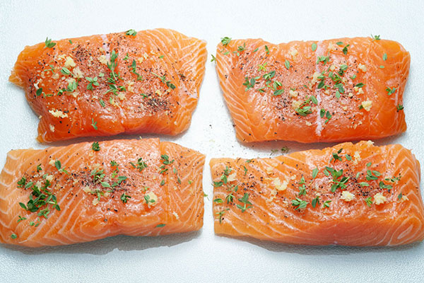 
              Cauliflower Creamed Rice with Seared Salmon Step 1
      	