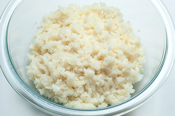 
              Cauliflower Creamed Rice with Seared Salmon Step 5
      	