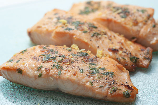 
              Cauliflower Creamed Rice with Seared Salmon Step 7
      	