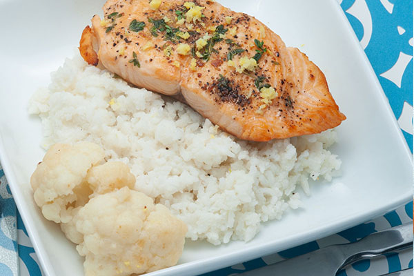 
              Cauliflower Creamed Rice with Seared Salmon Step 8
      	