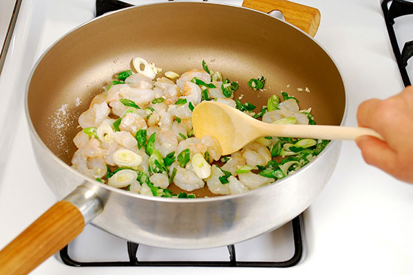 
              Shrimp <i>Yakimeshi</i>, Stir-Fried Rice Step 5
      	