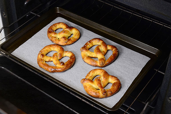 
              Soft Pretzel Trio Step 9
      	