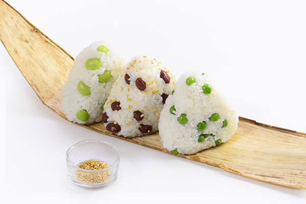 
              Bean <i>Onigiri</i> Trio Step 6
      	