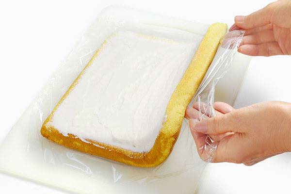 
              Creamy Roll Cake Step 13
      	