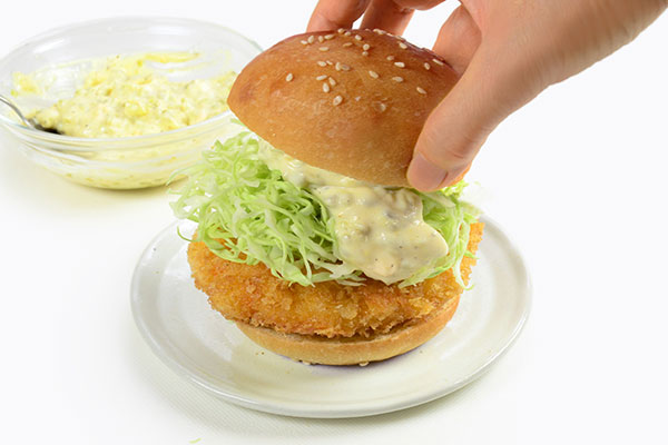 
              Shrimp <i>Katsu</i> Burger Step 12
      	