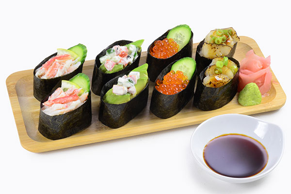 
              <i>Gunkan-maki Sushi</i> Step 8
      	