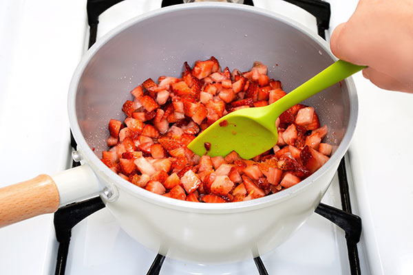 
              Fresh Strawberry Pie Step 7
      	