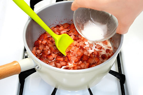 
              Fresh Strawberry Pie Step 8
      	