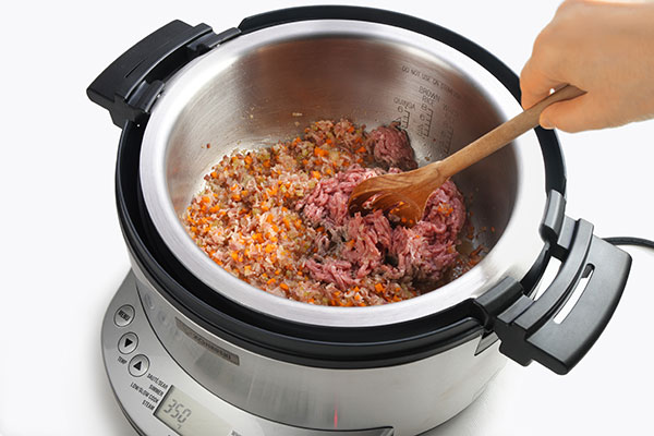 
              Fettuccine Bolognese Step 2
      	