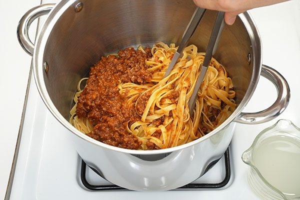 
              Fettuccine Bolognese Step 7
      	