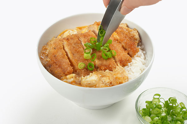 
              Classic <i>Katsu-Don</i> (Pork Cutlet Bowl) Step 7
      	