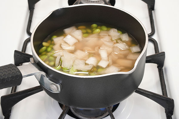 
              Creamy <i>Edamame</i> Soup Step 2
      	