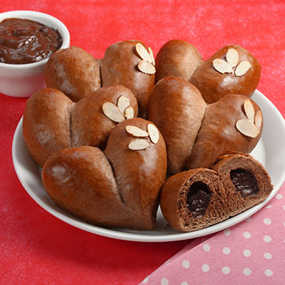 Zojirushi Recipe – Chocolate Cream Heart Buns