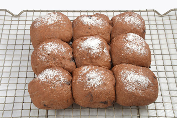 
              Chocolate Tear and Share Bread Step 8
      	