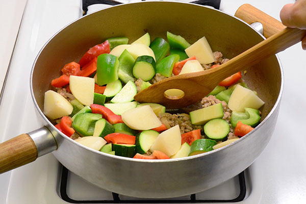 
              Summer Curry with Brown Rice Step 3
      	