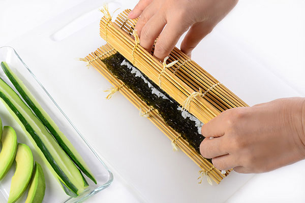 
              <i>Maki Sushi</i> (<i>Sushi</i> Roll) Step 2
      	