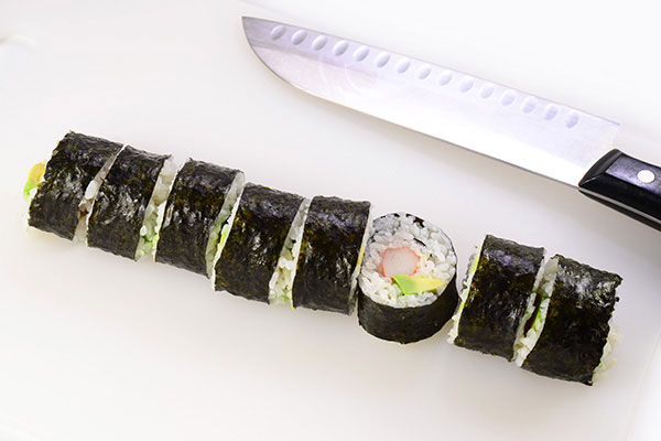 
              <i>Maki Sushi</i> (<i>Sushi</i> Roll) Step 4
      	