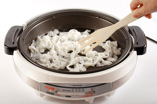 
              Pepper Beef Chow Fun (Rice Noodles) Step 3
      	