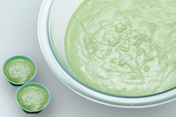
              <i>Matcha</i> (Powdered Green Tea) Steamed Cake Step 2
      	