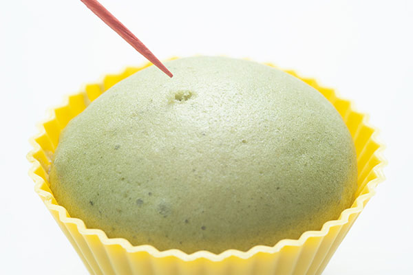 
              <i>Matcha</i> (Powdered Green Tea) Steamed Cake Step 5
      	