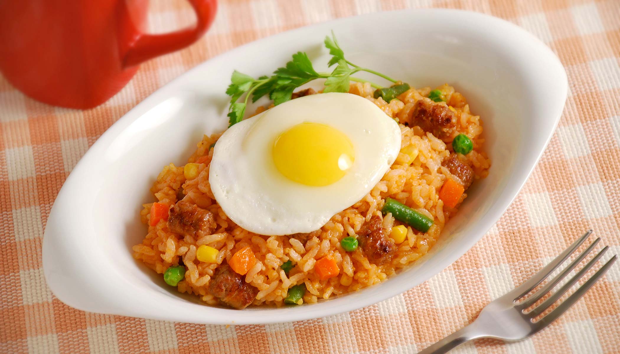 Zojirushi Recipe – Rice with Sausage, Onion, Ketchup and Sunny-Side-Up Egg