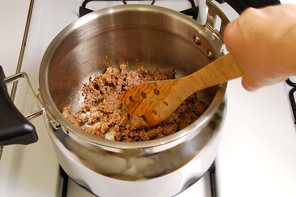 
              Hearty Slow-Cooked Chili Step 1
      	