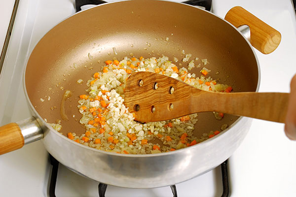 
              Spicy Curry Flavored Vegetable <i>Yakimeshi</i>, Stir-Fried Rice Step 4
      	